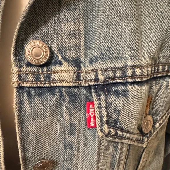 Levi’s Classic Blue Denim Jacket NWOT - Picture 2 of 4